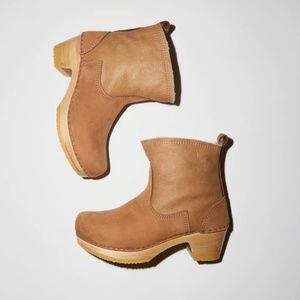 No. 6 5" Pull On Shearling Clog Boot on Mid Heel in Honey Aviator, Size 7.5/38